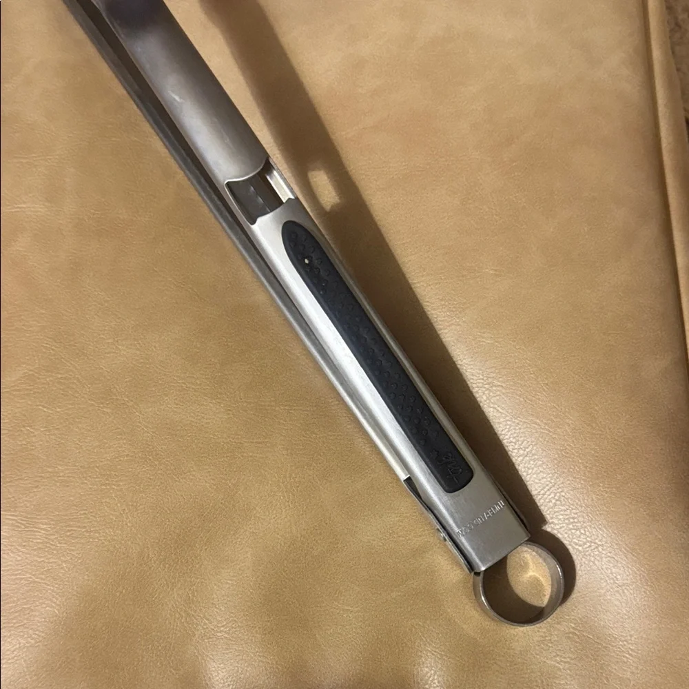 Stainless Steel BBQ Grilling Tongs - Picture 6 of 6